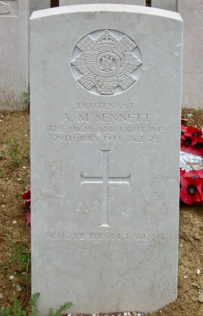 Grave of Lieutenant Alan Macdonald Sennett at Tirana Park Memorial Cemetery