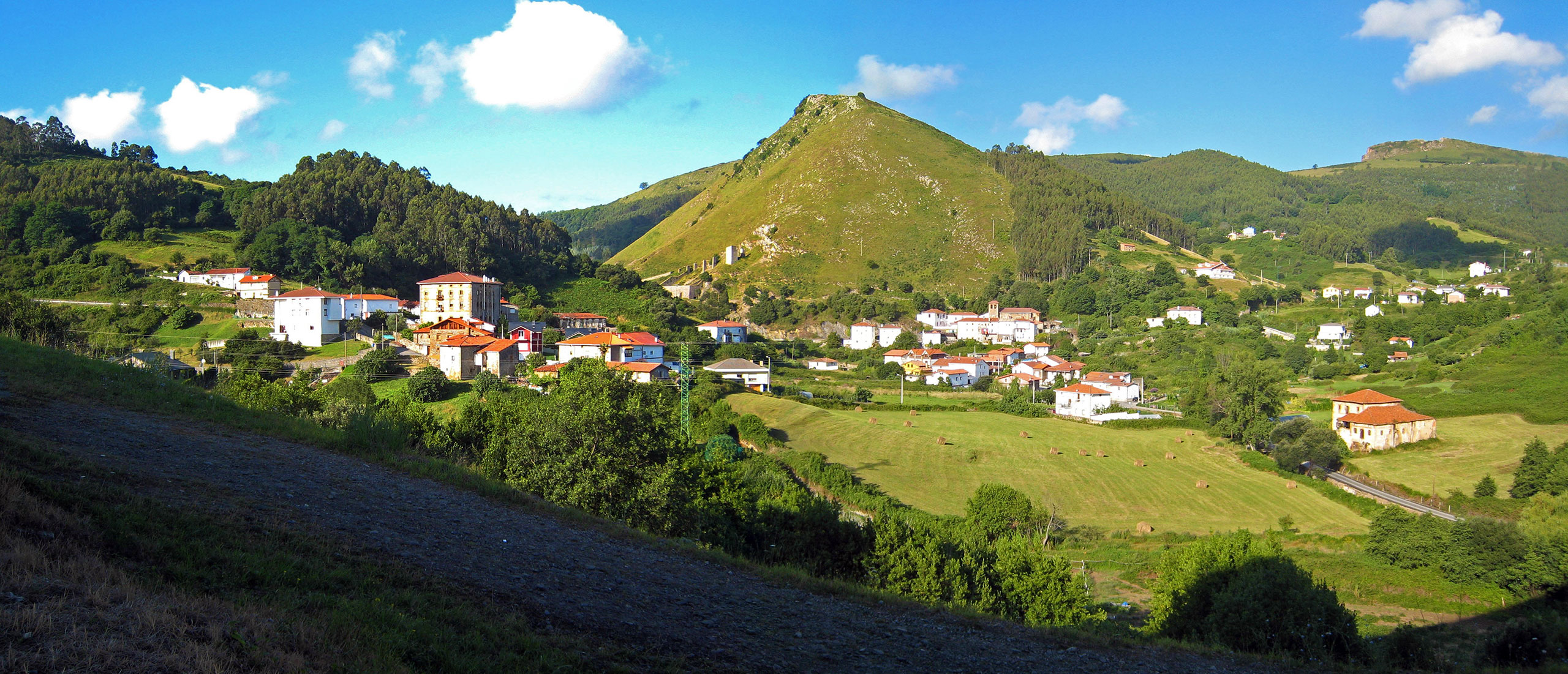Valle de Liendo, photo by Sandstein, CC BY 3.0, https://commons.wikimedia.org/w/index.php?curid=7579396 Valle de Liendo